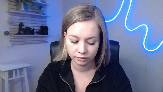 holly xglam online show from 8, 1, 2025