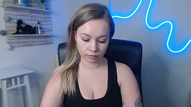 holly xglam online show from 9, 1, 2025