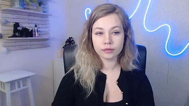 holly xglam online show from 14, 1, 2025