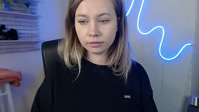 holly xglam online show from 20, 3, 2025