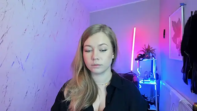 holly xglam online show from 13, 11, 2025