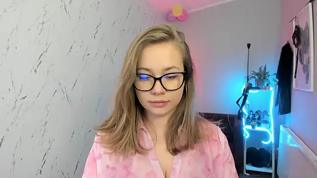 holly xglam online show from 11, 2, 2026