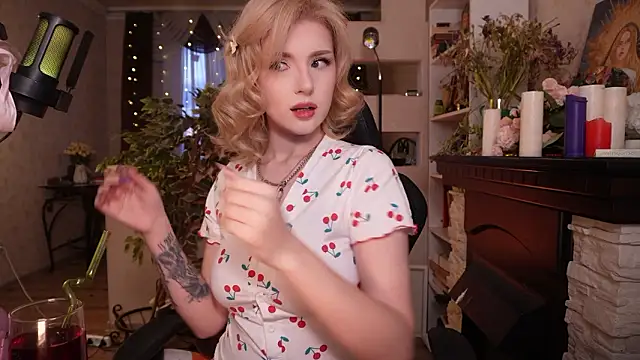 Chriss Fox online show from 7, 3, 2026