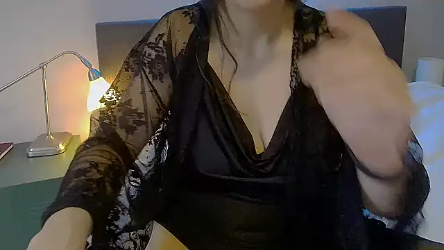 Snapshot of Ella_Next_Door chatting on 20, 1, 2025 Ella Next Door online show from 20, 1, 2025