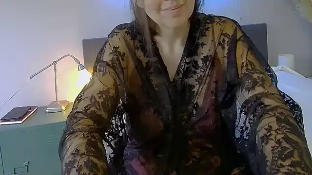 Snapshot of Ella_Next_Door chatting on 21, 1, 2025 Ella Next Door online show from 21, 1, 2025