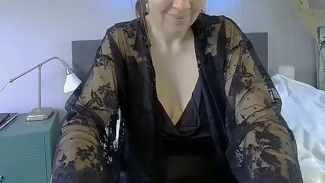 Snapshot of Ella_Next_Door chatting on 22, 1, 2025 Ella Next Door online show from 22, 1, 2025