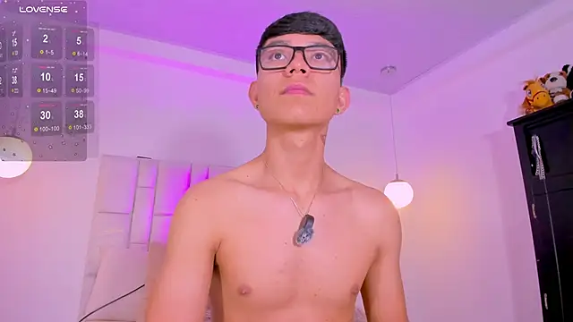 Snapshot of CodyTwink chatting on 11, 4, 2026 CodyTwink online show from 11, 4, 2026
