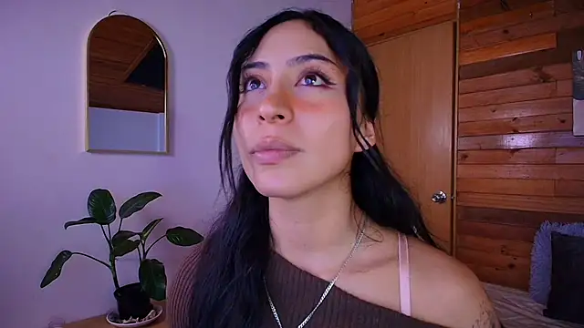 amber curly online show from 15, 4, 2026