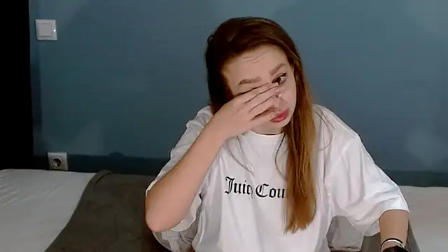 AnnaMaee online show from 12, 1, 2025