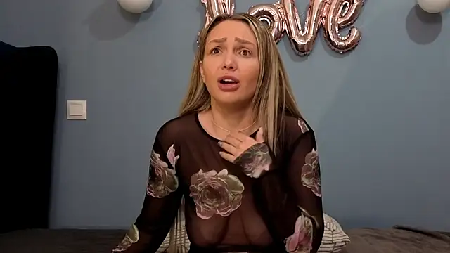 AnnaMaee online show from 28, 2, 2025