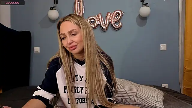 AnnaMaee online show from 1, 3, 2025