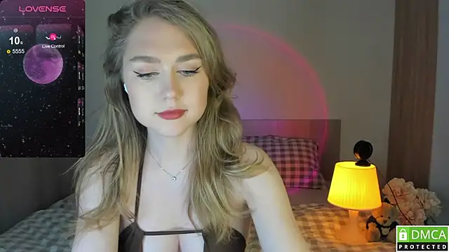 Snapshot of TheVanessaMaes chatting on 6, 3, 2025 TheVanessaMaes online show from 6, 3, 2025