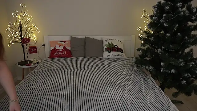 MagicPeachh  online show from 13, 12, 2024