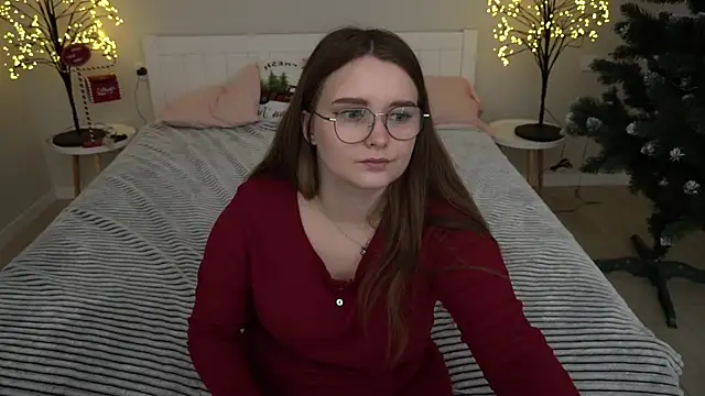 MagicPeachh  online show from 23, 12, 2024