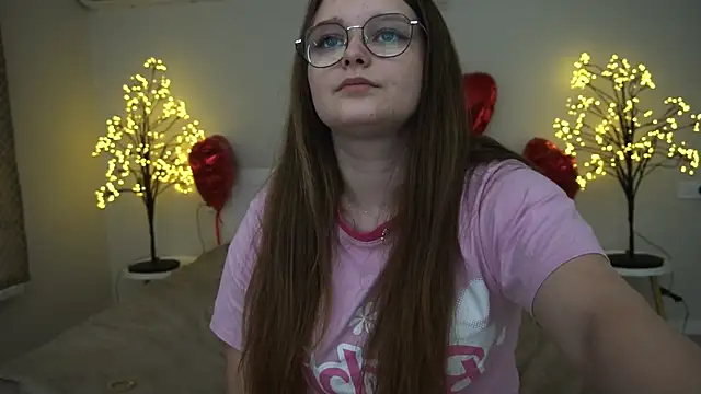 MagicPeachh  online show from 28, 2, 2025