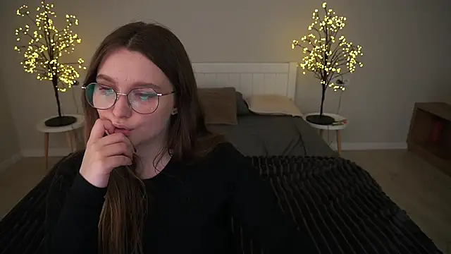 MagicPeachh  online show from 6, 10, 2025