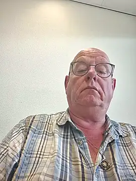 andrejoyfull64 online show from 1, 7, 2026