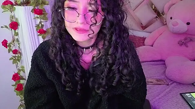 Snapshot of CherieCurl chatting on 7, 5, 2026 CherieCurl online show from 7, 5, 2026