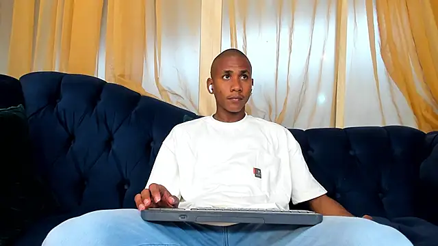 Snapshot of Ethan_Fox11 chatting on 4, 2, 2025 Ethan Fox11 online show from 4, 2, 2025