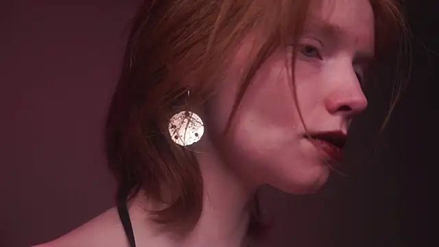 ginger hugs online show from 25, 9, 2025