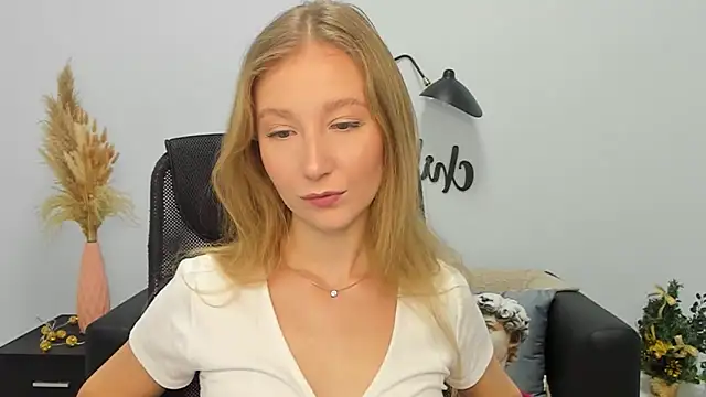 Snapshot of LolaWilsons chatting on 30, 12, 2024 LolaWilsons online show from 30, 12, 2024