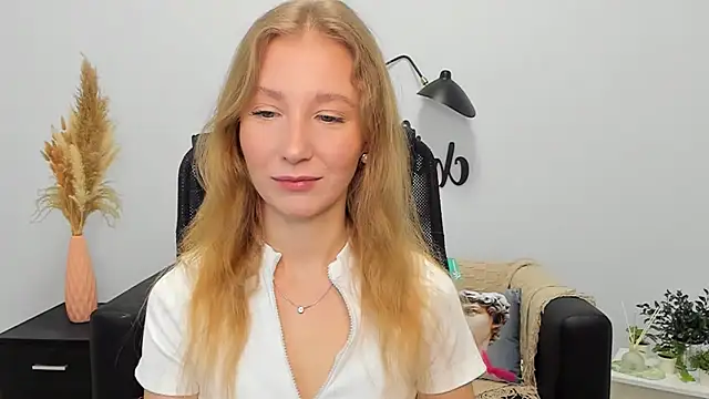 Snapshot of LolaWilsons chatting on 28, 1, 2025 LolaWilsons online show from 28, 1, 2025