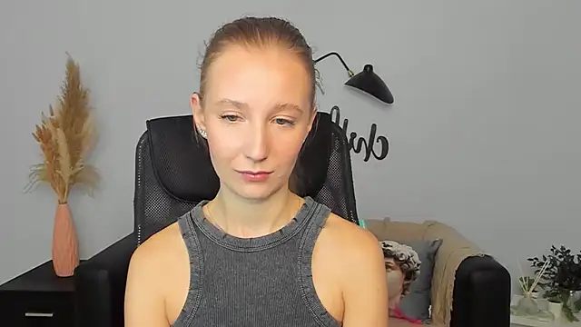 Snapshot of LolaWilsons chatting on 6, 2, 2025 LolaWilsons online show from 6, 2, 2025