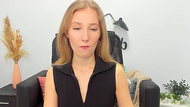 Snapshot of LolaWilsons chatting on 26, 2, 2025 LolaWilsons online show from 26, 2, 2025