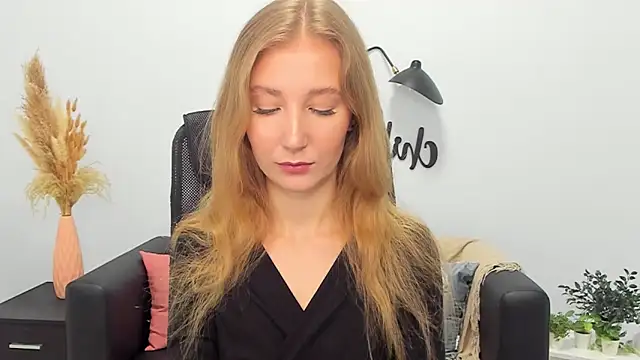 Snapshot of LolaWilsons chatting on 27, 2, 2025 LolaWilsons online show from 27, 2, 2025