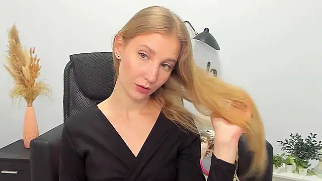 Snapshot of LolaWilsons chatting on 27, 2, 2025 LolaWilsons online show from 27, 2, 2025