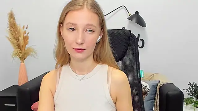 Snapshot of LolaWilsons chatting on 18, 3, 2025 LolaWilsons online show from 18, 3, 2025