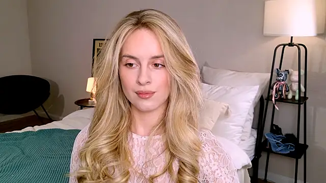 Snapshot of RozzitaBedberry chatting on 10, 10, 2025 RozzitaBedberry online show from 10, 10, 2025