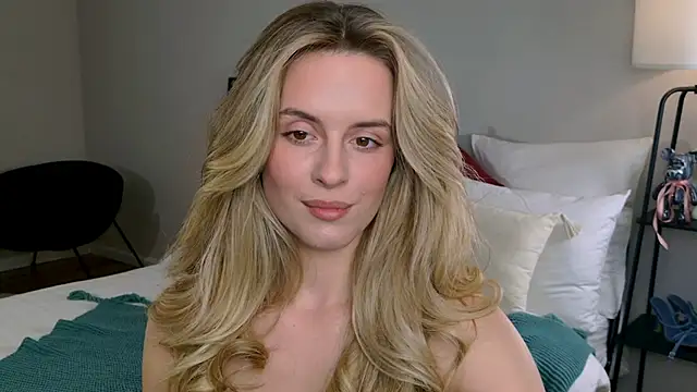 Snapshot of RozzitaBedberry chatting on 21, 11, 2025 RozzitaBedberry online show from 21, 11, 2025