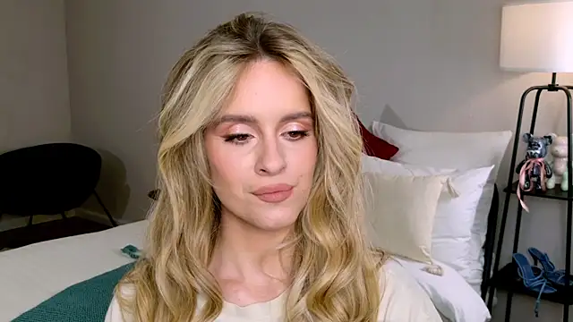 Snapshot of RozzitaBedberry chatting on 22, 11, 2025 RozzitaBedberry online show from 22, 11, 2025