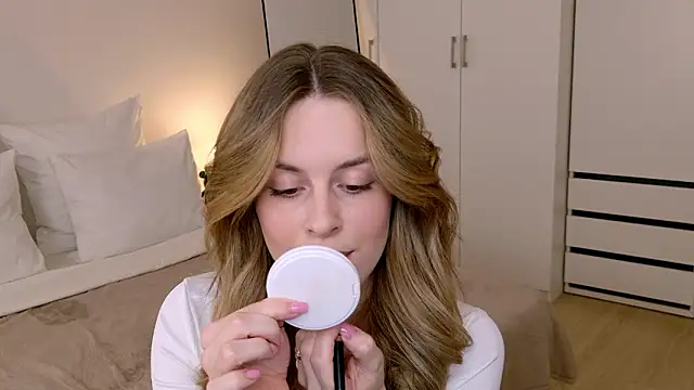 RozzitaBedberry online show from 15, 2, 2026