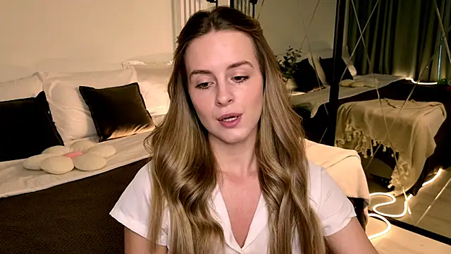 RozzitaBedberry online show from 7, 4, 2026