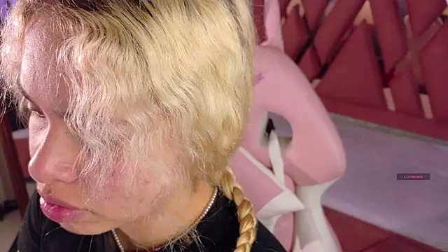 Haelycute online show from 3, 12, 2025