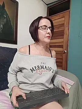 Snapshot of IsisBlake chatting on 28, 4, 2026 IsisBlake online show from 28, 4, 2026