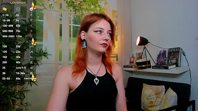 pretty little thing online show from 25, 9, 2025