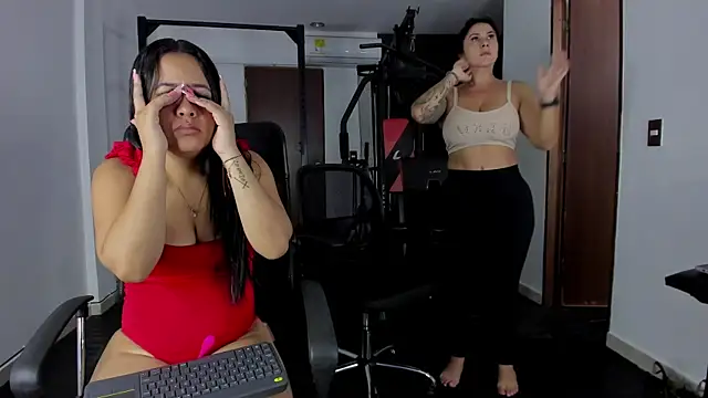 Snapshot of CoupleBigAss chatting on 30, 12, 2024 CoupleBigAss online show from 30, 12, 2024