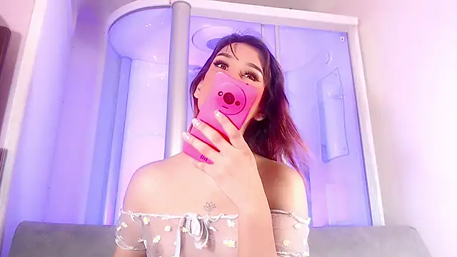 sexy-luna-star-ts online show from 9, 10, 2025