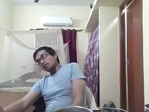 THE NAKED BOY online show from 1, 2, 2026