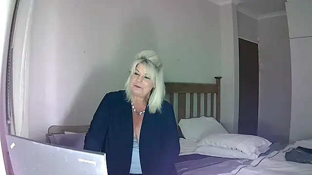 Snapshot of Miahotmilf chatting on 18, 12, 2024 Miahotmilf online show from 18, 12, 2024