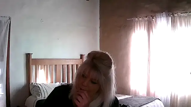 Snapshot of Miahotmilf chatting on 12, 10, 2025 Miahotmilf online show from 12, 10, 2025