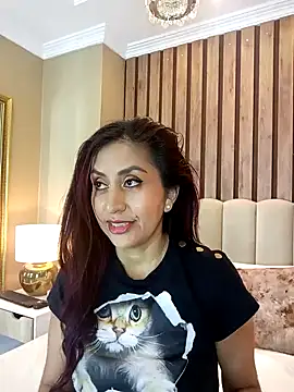 MonicaMoret online show from 13, 2, 2025