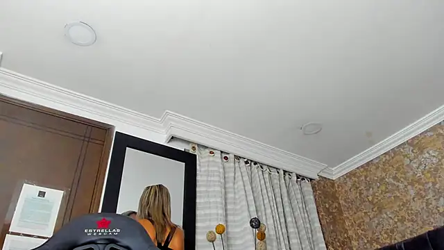 Snapshot of stella_xue chatting on 27, 2, 2025 stella xue online show from 27, 2, 2025