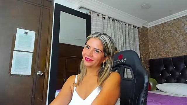 Snapshot of stella_xue chatting on 27, 2, 2025 stella xue online show from 27, 2, 2025