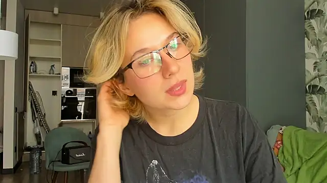 Lilith lutherlow online show from 16, 1, 2026