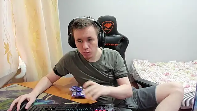 iliaskrislove online show from 4, 12, 2025