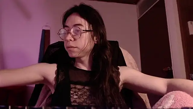 emily pearl  online show from 25, 10, 2025